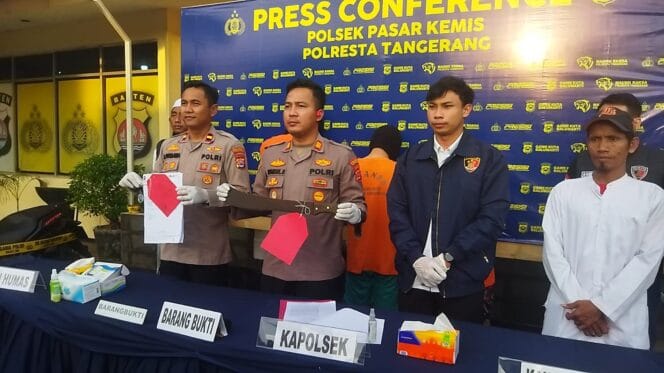 
Tiga Remaja Pelaku Begal Sadi Diamankan Polisi Pelaku di ketahui sebagai anggota dari gengster / foto: Haidar/ Polsek Pasar Kemis.