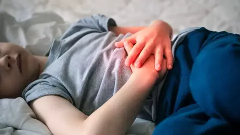 Ilustrasi anak yang menderita gangguan perut karena cacingan. (iSTock/DOK)