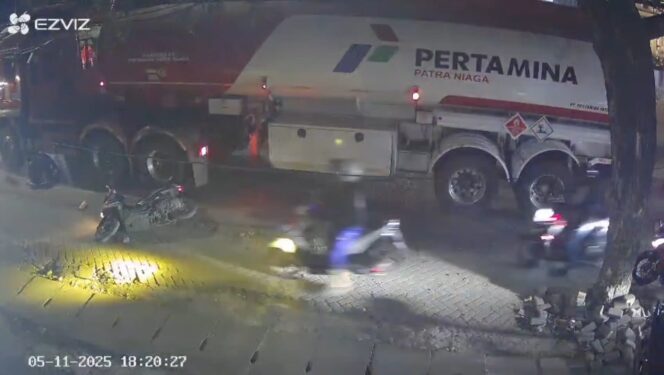 
Seorang remaja terlindas truk Pertamina di Ciledug, kota Tangerang, Rabu 05 November 2025 / WARTAXPRESS.com //