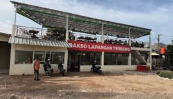 Bakso Lapangan Terbang di kawasan pinggiran Bandara Soekarno-Hatta Tangerang