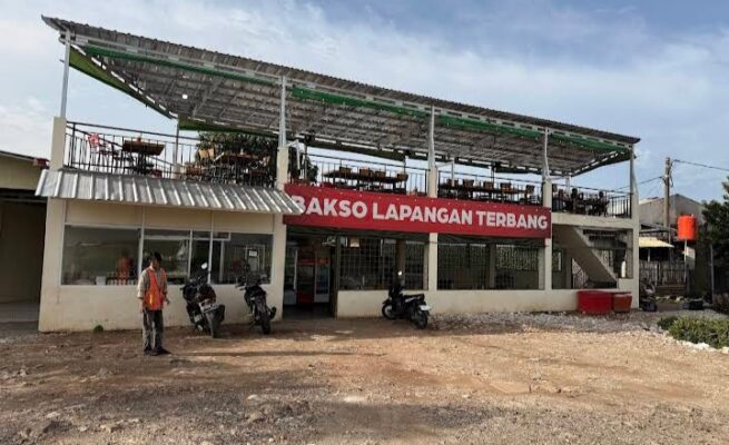 Bakso Lapangan Terbang di kawasan pinggiran Bandara Soekarno-Hatta Tangerang