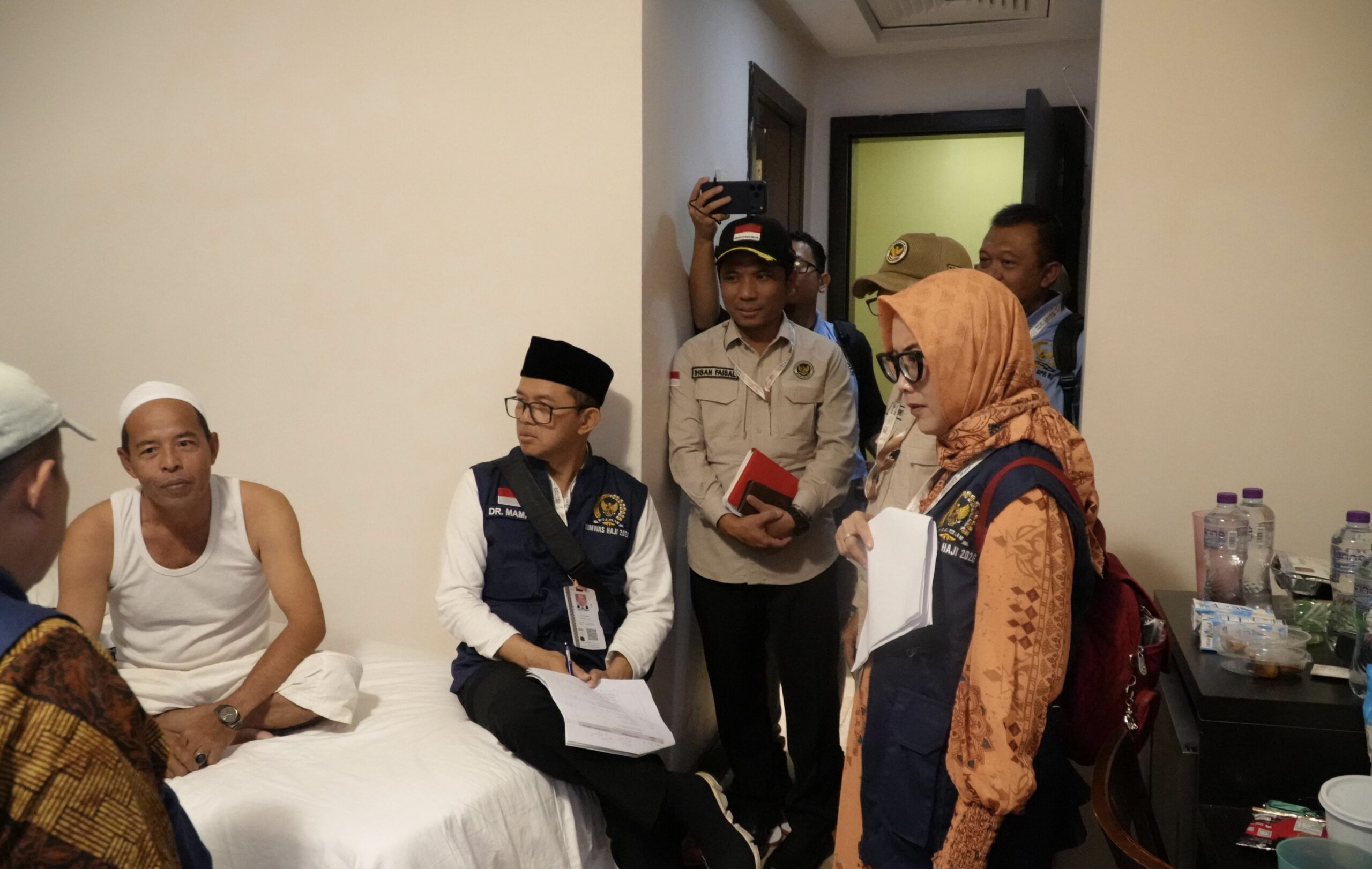 Ketua Tim Pengawas (Timwas) Haji DPR RI, Cucun Ahmad Syamsurijal saat melakukan inspeksi mendadak (sidak) ke pemondokan jemaah haji Indonesia di Hotel Buruz Hidayah, Makkah