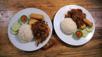 Salah satu menu best seller Ayam Goreng Rempah di Ayam Goyeng Cece, Jl. Raya Taman Cibodas, Kelurahan Uwung Jaya, Kecamatan Cibodas, Kota Tangerang