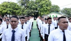 Para peserta kegiatan menyimak pemaparan mengenai peluang kerja di Jepang pada sektor perhotelan dan penerbangan.