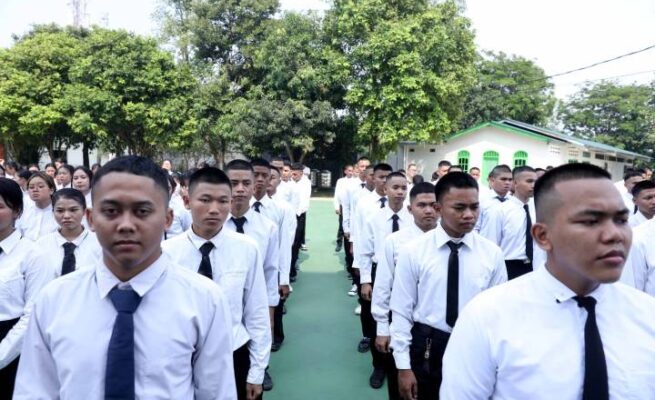 Para peserta kegiatan menyimak pemaparan mengenai peluang kerja di Jepang pada sektor perhotelan dan penerbangan.