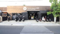 Tampak depan Imagine Cafe yang berlokasi di JL. H. Embang Jaya, Kecamatan Tangerang, Kota Tangerang