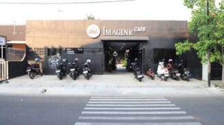 Tampak depan Imagine Cafe yang berlokasi di JL. H. Embang Jaya, Kecamatan Tangerang, Kota Tangerang