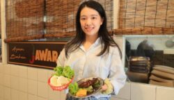 Owner Ayam Bakar Jawara, Jessica.
