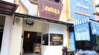 Tampak depan Ayam Bakar Jawara yang berlokasi di Jl. Hartono Raya, Kecamatan Tangerang, Kota Tangerang
