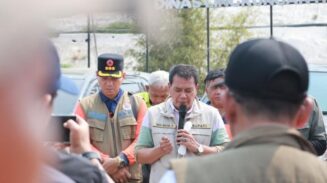 Bupati Tangerang Moch. Maesyal Rasyid pimpin doa bersama di lokasi kebakaran TPA Jatiwaringin