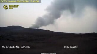 Gunung Anak Krakatau kembali mengalami erupsi, Senin 6 Juli 2026