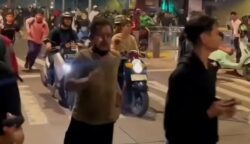 Sejumlah massa aksi berkumpul di kawasan Slipi dan Petamburan, Jakarta.