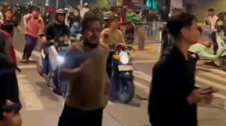 Sejumlah massa aksi berkumpul di kawasan Slipi dan Petamburan, Jakarta.