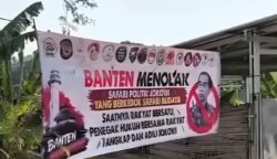 Spanduk penolakan safari politik Jokowi