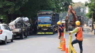 Pemkot Tangerang melakukan rekayasa lalu lintas di Jalan M. Toha, Kota Tangerang