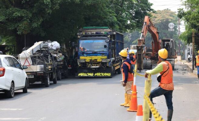 Pemkot Tangerang melakukan rekayasa lalu lintas di Jalan M. Toha, Kota Tangerang