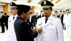 Wali Kota Tangerang H. Sachrudin didampingi Wakil Wali Kota H. Maryono melantik 102 pejabat di lingkungan Pemerintah Kota Tangerang di Aula Al-Amanah, Pusat Pemerintahan Kota Tangerang, Jumat, 31 Juli 2026.