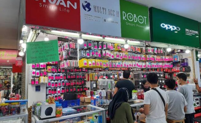 Kawasan e-Center di Supermal Karawaci, Tangerang.