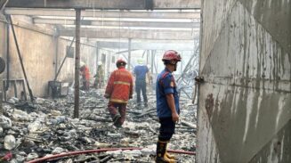 Kebakaran melanda sebuah gudang yang sudah tidak terpakai di wilayah Tanah Tinggi, Kota Tangerang, Kamis, 24 September 2026.