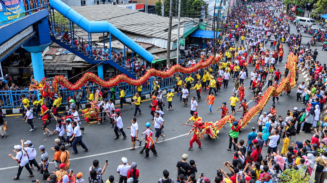 Suasana kirab budaya di Kota Tangerang.