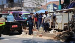 Penanganan tiang PJU roboh di Jalan Marsekal Suryadarma, Kelurahan Selapajang, Kecamatan Neglasari, Kota Tangerang, Senin 14 September 2026