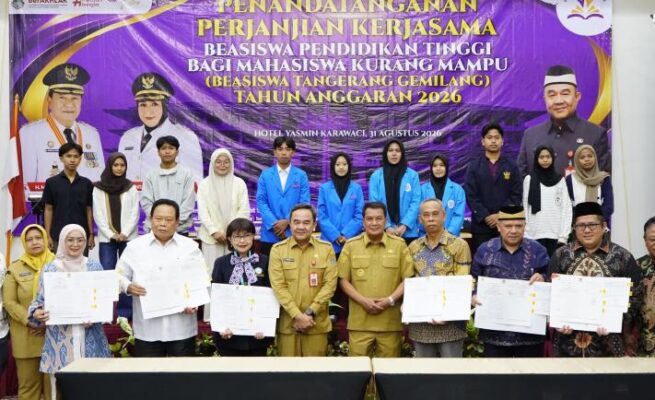 Penandatanganan kerja sama beasiswa Tangerang Gemilang dilakukan oleh Sekretaris Daerah Kabupaten Tangerang, Soma Atmaja dengan pimpinan 26 perguruan tinggi mitra, dan disaksikan langsung oleh Bupati Tangerang Moch. Maesyal Rasyid, beserta kepala OPD jajaran, di Ballroom Yasmin, Kelurahan Binong, Kec. Curug, Senin, 31 Agustus 2026.