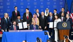 Bertempat di Donald J. Trump US Institute of Peace, Washington DC, Presiden Prabowo Subianto menghadiri KTT perdana Dewan Perdamaian (Board of Peace) pada Kamis (19/2/2026). Dalam kesempatan tersebut, ia berfoto bersama Presiden AS Donald J. Trump beserta para pemimpin negara lainnya.