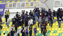 Kericuhan antar suporter Persita dan Persija di Banten International Stadium, Sabtu 17 Oktober 2026.